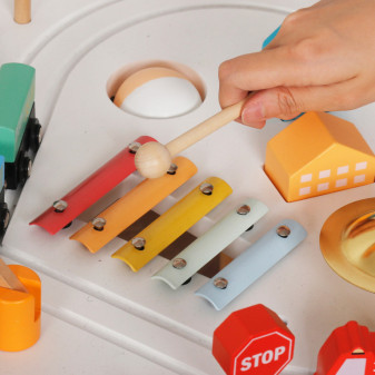 Stół Montessori dla dzieci Aga4Kids z aktywnościami i torami kolejowymi
