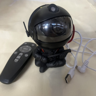 Aga Star Projector Siedzący astronauta z pilotem Gitara 2DZ033